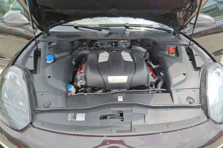 Used Porsche Cayenne 2015 Cayenne 3.0T Engine Bay