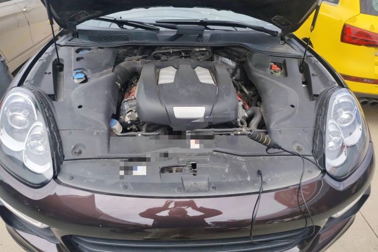 Used Porsche Cayenne 2015 Cayenne 3.0T Engine Bay