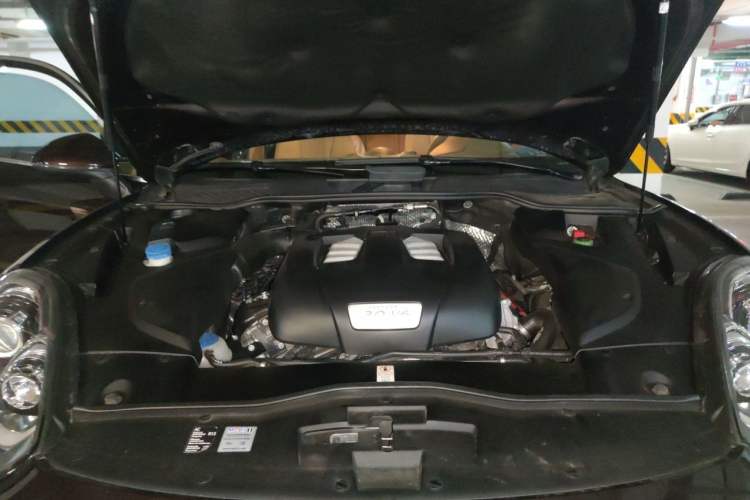 Used Porsche Cayenne 2015 Cayenne 3.0T Engine Bay