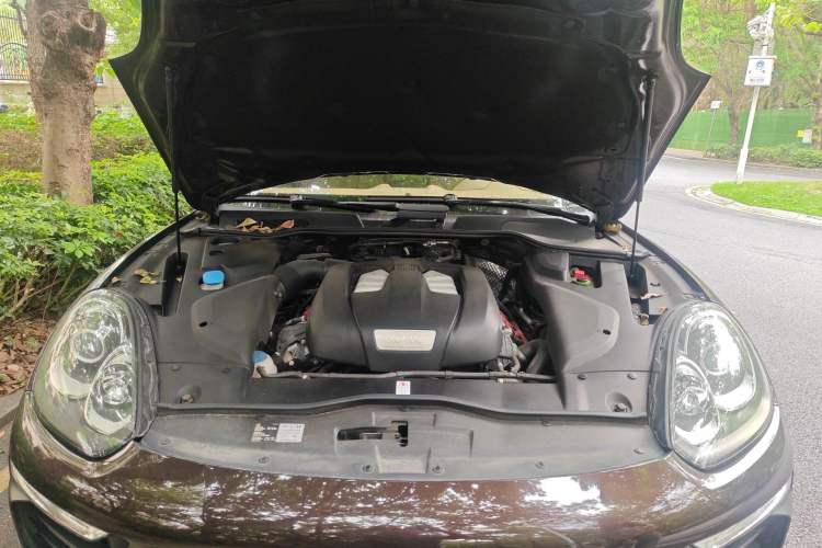 Used Porsche Cayenne 2015 Cayenne 3.0T Engine Bay