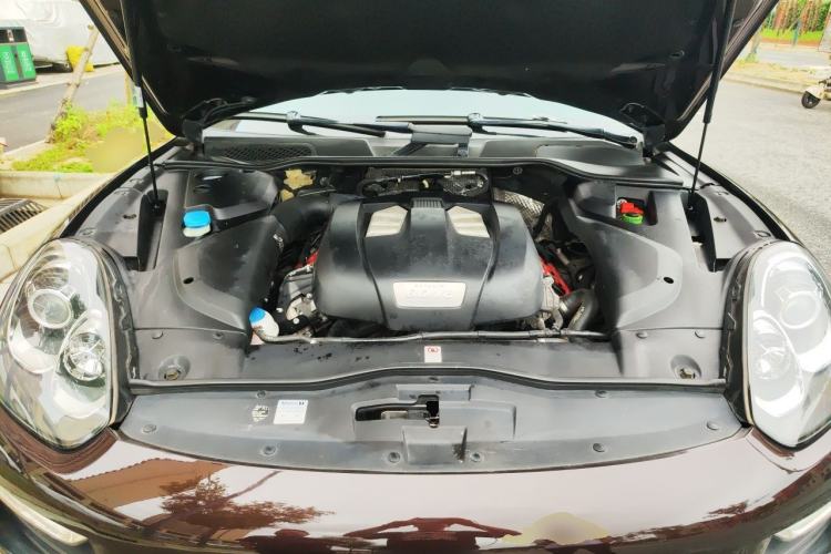 Used Porsche Cayenne 2015 Cayenne 3.0T Engine Bay