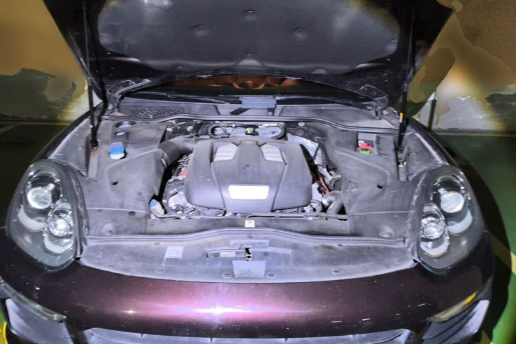 Used Porsche Cayenne 2015 Cayenne 3.0T Engine Bay
