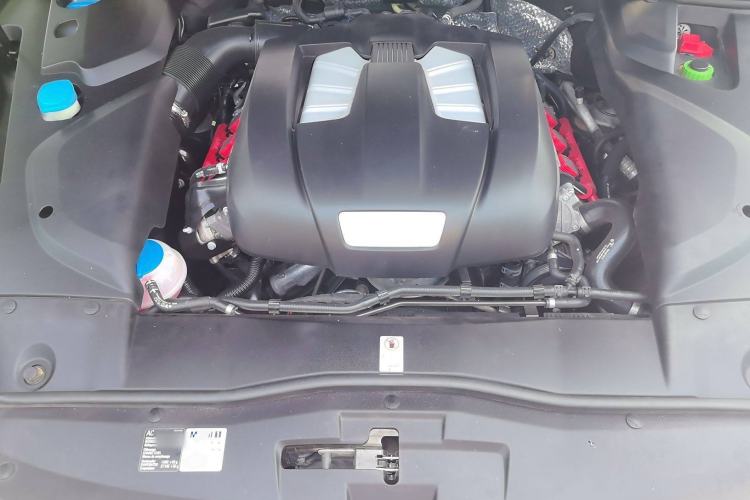 Used Porsche Cayenne 2015 Cayenne 3.0T Engine Bay