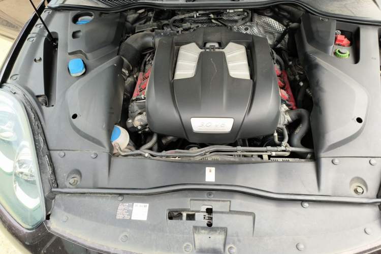 Used Porsche Cayenne 2015 Cayenne 3.0T Engine Bay