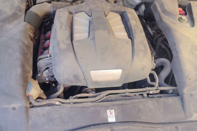 Used Porsche Cayenne 2015 Cayenne 3.0T Engine Bay