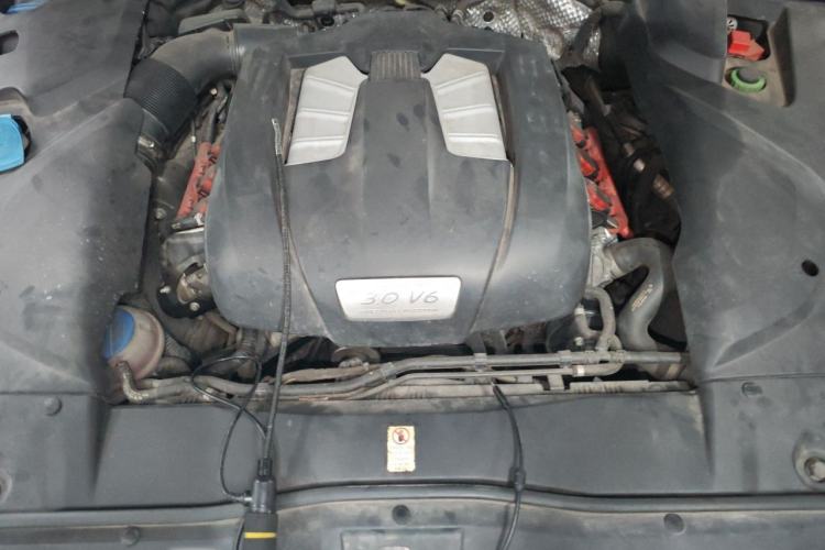 Used Porsche Cayenne 2015 Cayenne 3.0T Engine Bay