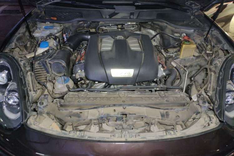 Used Porsche Cayenne 2015 Cayenne 3.0T Engine Bay