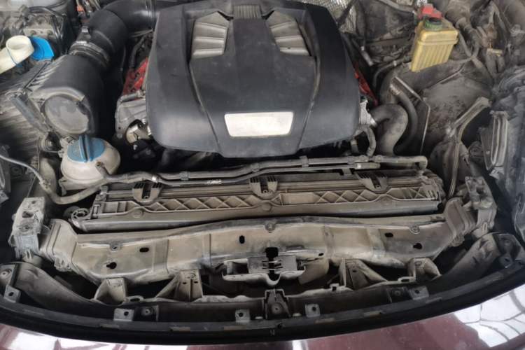 Used Porsche Cayenne 2015 Cayenne 3.0T Engine Bay