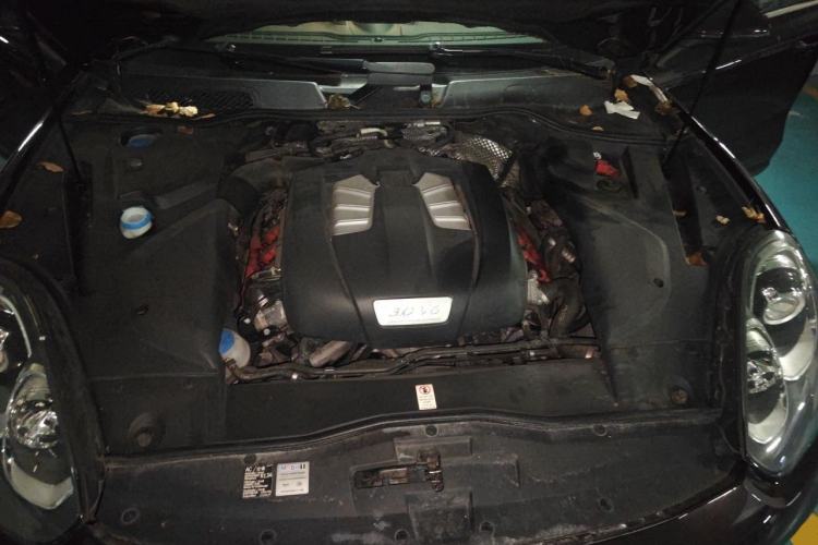 Used Porsche Cayenne 2015 Cayenne 3.0T Engine Bay