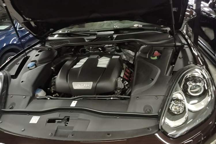 Used Porsche Cayenne 2015 Cayenne 3.0T Engine Bay
