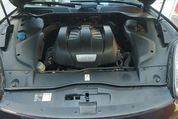 Used Porsche Cayenne 2015 Cayenne 3.0T Engine Bay