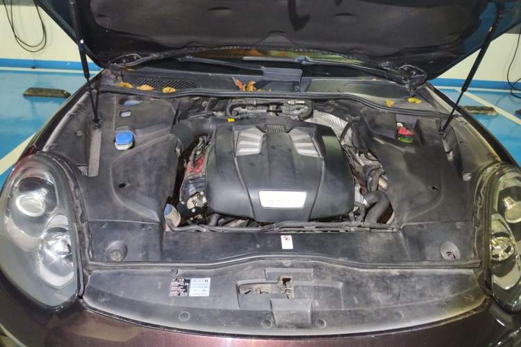 Used Porsche Cayenne 2015 Cayenne 3.0T Engine Bay
