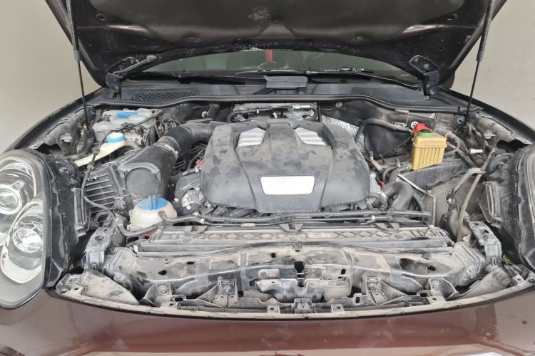 Used Porsche Cayenne 2015 Cayenne 3.0T Engine Bay