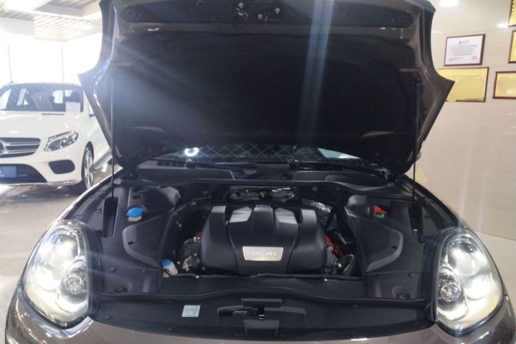 Used Porsche Cayenne 2015 Cayenne 3.0T Engine Bay