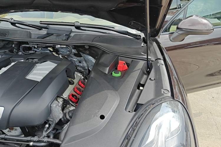 Used Porsche Cayenne 2015 Cayenne 3.0T Engine Bay Left