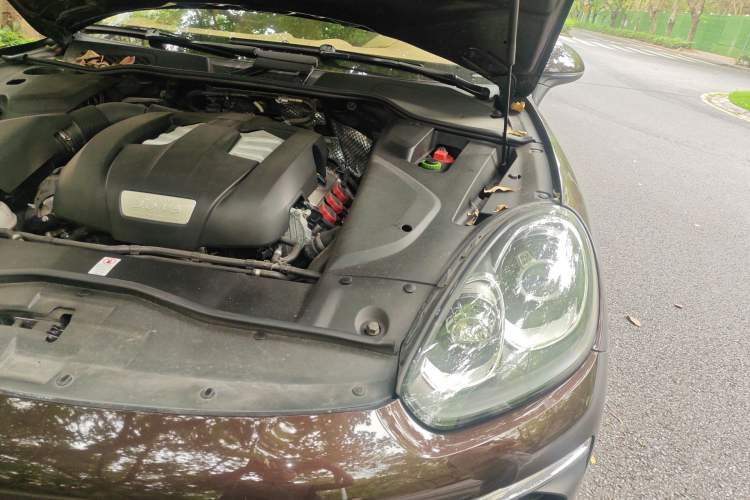 Used Porsche Cayenne 2015 Cayenne 3.0T Engine Bay Left