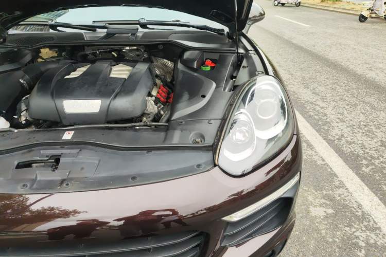 Used Porsche Cayenne 2015 Cayenne 3.0T Engine Bay Left