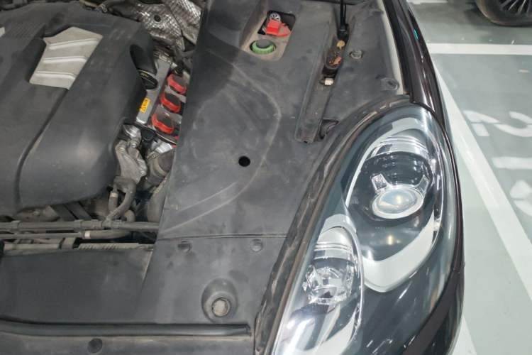 Used Porsche Cayenne 2015 Cayenne 3.0T Engine Bay Left