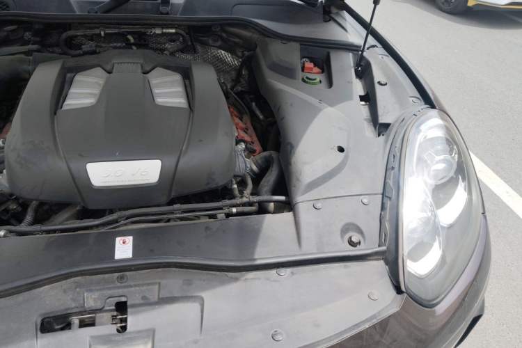 Used Porsche Cayenne 2015 Cayenne 3.0T Engine Bay Left