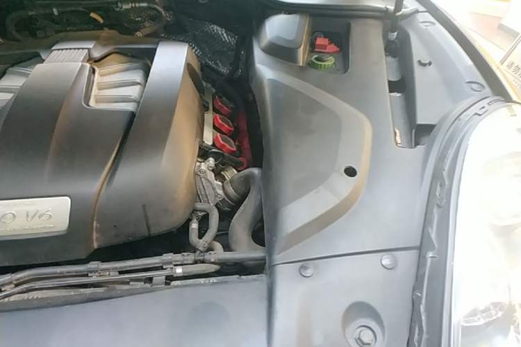 Used Porsche Cayenne 2015 Cayenne 3.0T Engine Bay Left