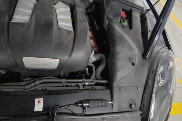 Used Porsche Cayenne 2015 Cayenne 3.0T Engine Bay Left