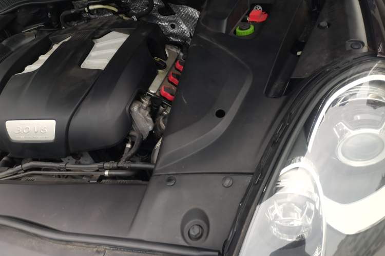 Used Porsche Cayenne 2015 Cayenne 3.0T Engine Bay Left