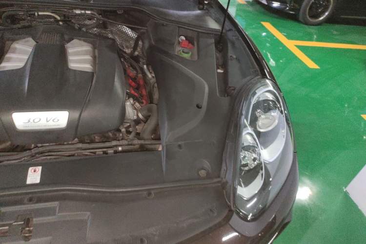 Used Porsche Cayenne 2015 Cayenne 3.0T Engine Bay Left