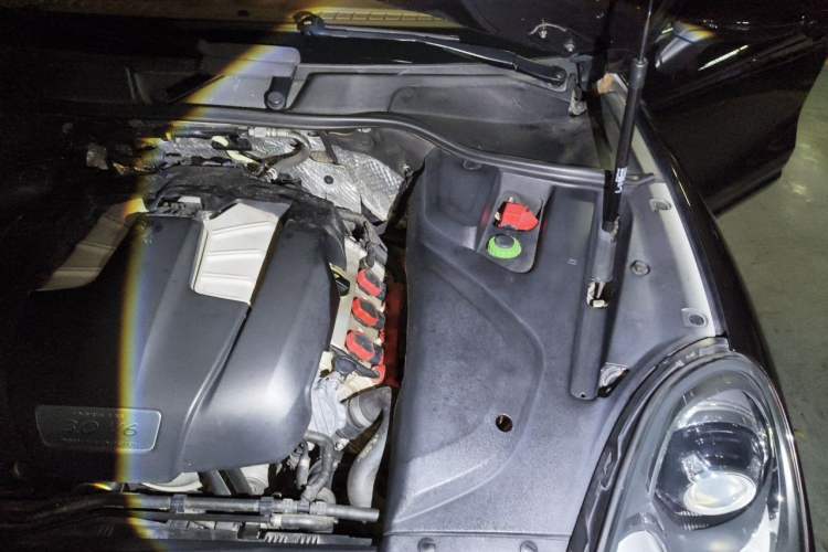 Used Porsche Cayenne 2015 Cayenne 3.0T Engine Bay Left