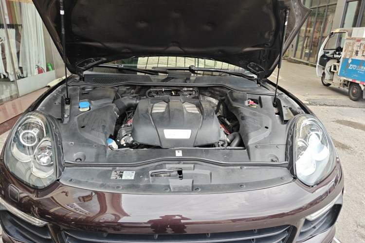 Used Porsche Cayenne 2015 Cayenne 3.0T Engine Bay