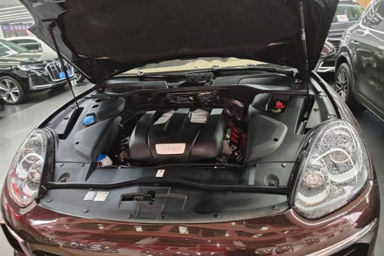 Used Porsche Cayenne 2015 Cayenne 3.0T Engine Bay