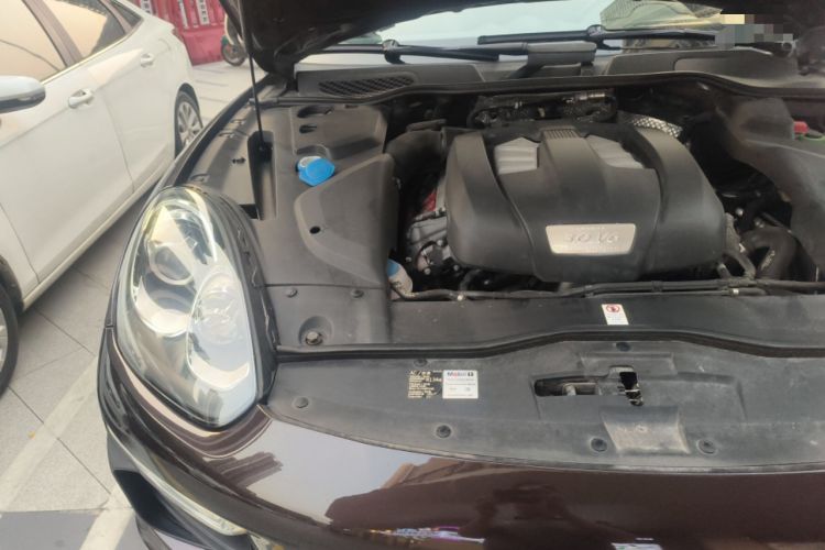 Used Porsche Cayenne 2015 Cayenne 3.0T Engine Bay Right