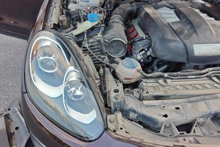 Used Porsche Cayenne 2015 Cayenne 3.0T Engine Bay Right