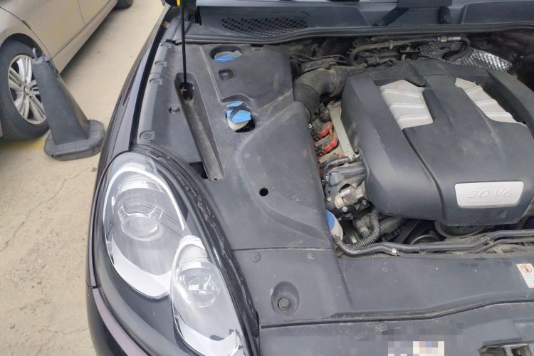 Used Porsche Cayenne 2015 Cayenne 3.0T Engine Bay Right