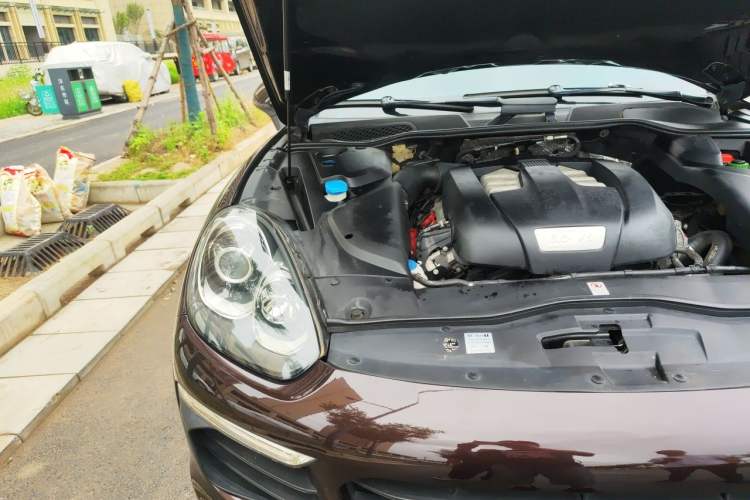Used Porsche Cayenne 2015 Cayenne 3.0T Engine Bay Right
