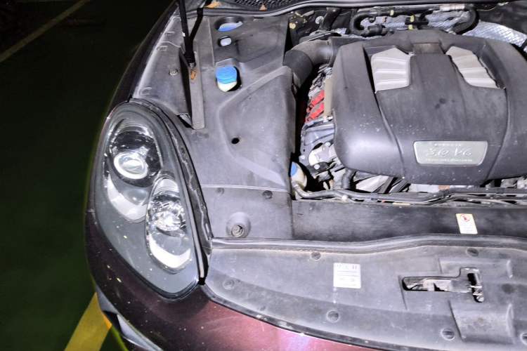Used Porsche Cayenne 2015 Cayenne 3.0T Engine Bay Right