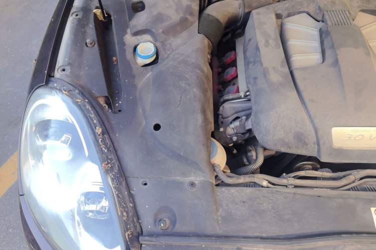 Used Porsche Cayenne 2015 Cayenne 3.0T Engine Bay Right