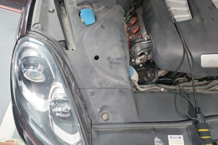 Used Porsche Cayenne 2015 Cayenne 3.0T Engine Bay Right