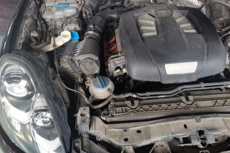 Used Porsche Cayenne 2015 Cayenne 3.0T Engine Bay Right