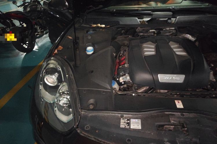 Used Porsche Cayenne 2015 Cayenne 3.0T Engine Bay Right