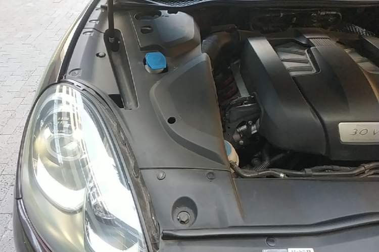Used Porsche Cayenne 2015 Cayenne 3.0T Engine Bay Right