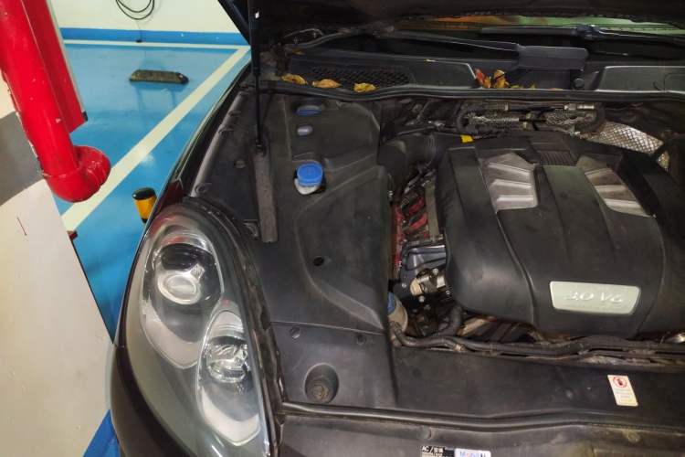 Used Porsche Cayenne 2015 Cayenne 3.0T Engine Bay Right