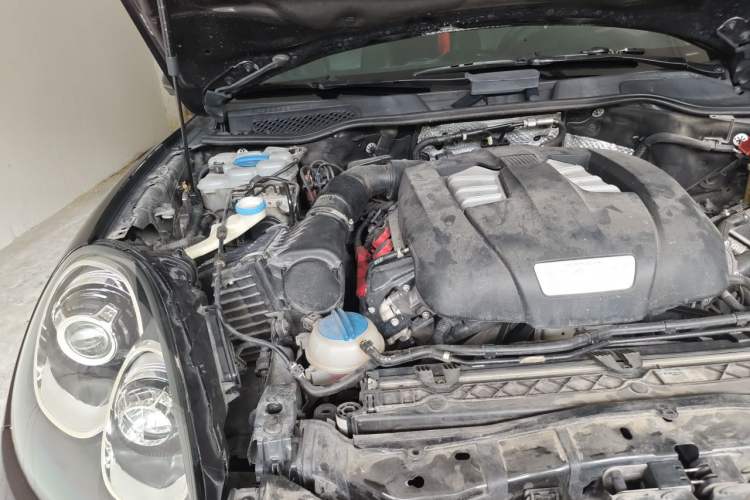 Used Porsche Cayenne 2015 Cayenne 3.0T Engine Bay Right