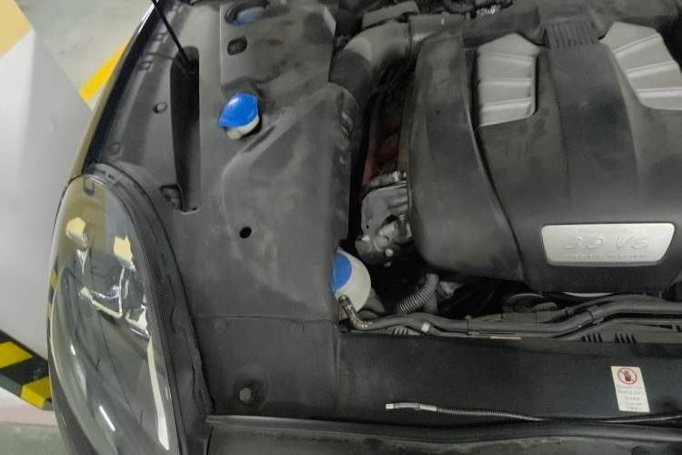 Used Porsche Cayenne 2015 Cayenne 3.0T Engine Bay Right