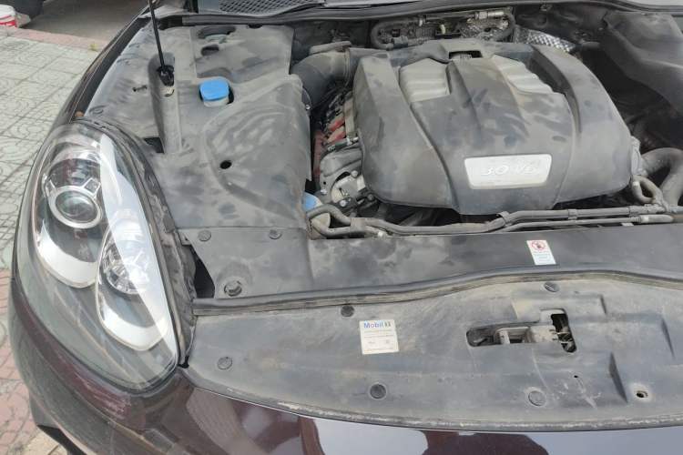 Used Porsche Cayenne 2015 Cayenne 3.0T Engine Bay Right