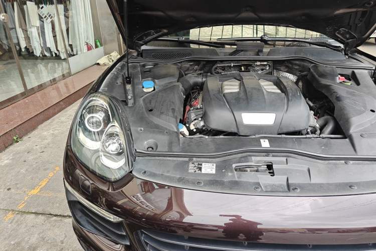 Used Porsche Cayenne 2015 Cayenne 3.0T Engine Bay Right