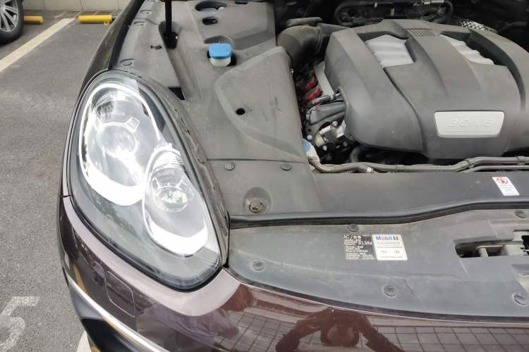 Used Porsche Cayenne 2015 Cayenne 3.0T Engine Bay Right