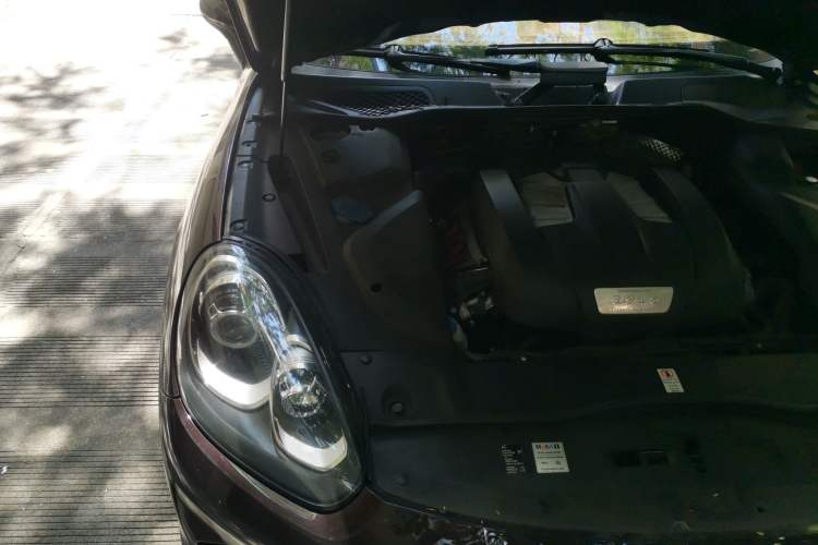 Used Porsche Cayenne 2015 Cayenne 3.0T Engine Bay Right