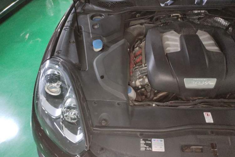 Used Porsche Cayenne 2015 Cayenne 3.0T Engine Bay Right