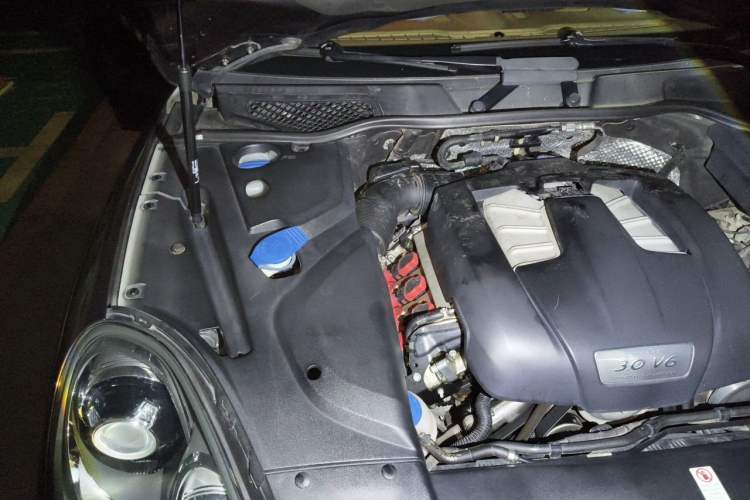 Used Porsche Cayenne 2015 Cayenne 3.0T Engine Bay Right