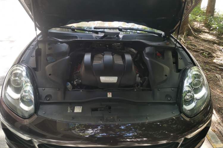 Used Porsche Cayenne 2015 Cayenne 3.0T Engine Bay